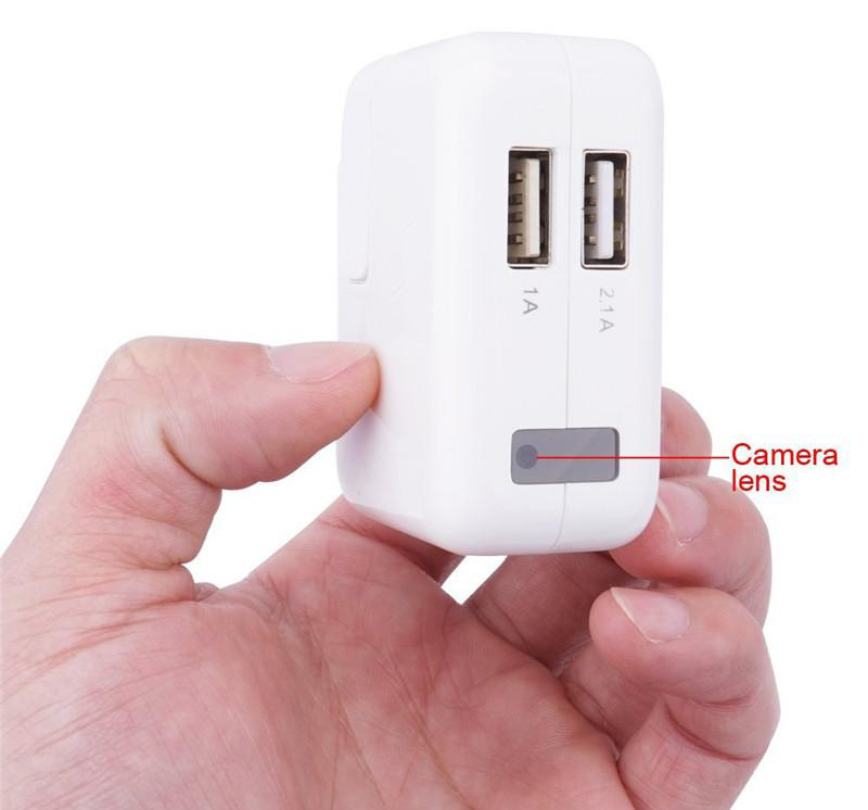 숨겨진 카메라가 있는 USB 충전기