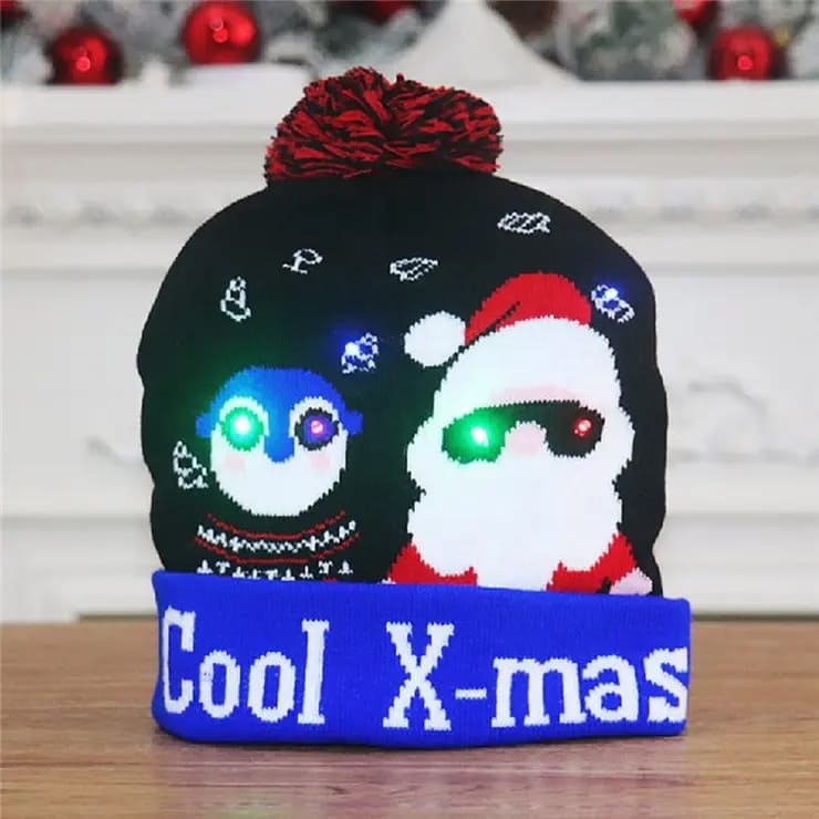 LED 전구로 빛나는 크리스마스 장식을 갖춘 겨울 모자 - COOL X-MAS